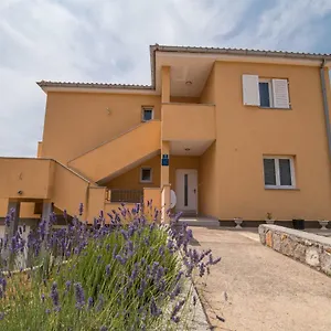 apartments-sanjin-kornic.primorje-gorskikotar.com/